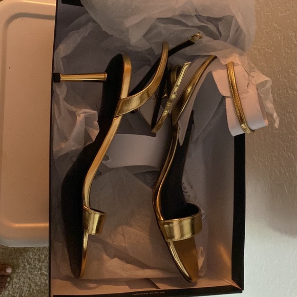 8M Gold Heels (Nine West) - Picture 3 of 3